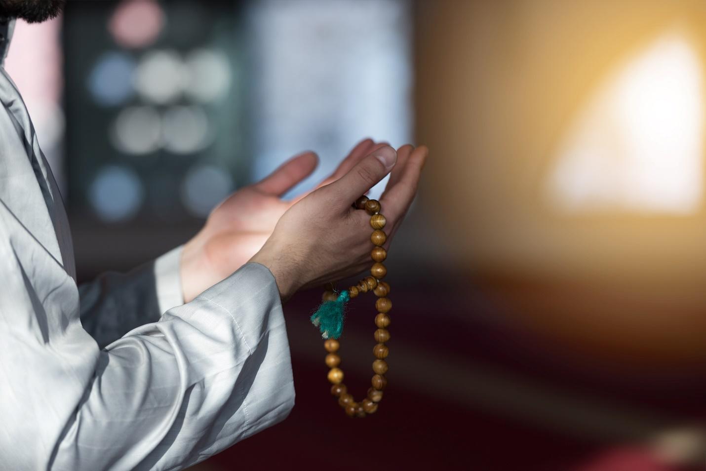 Read more about the article 10 Tips for Improving Concentration During Prayer Times